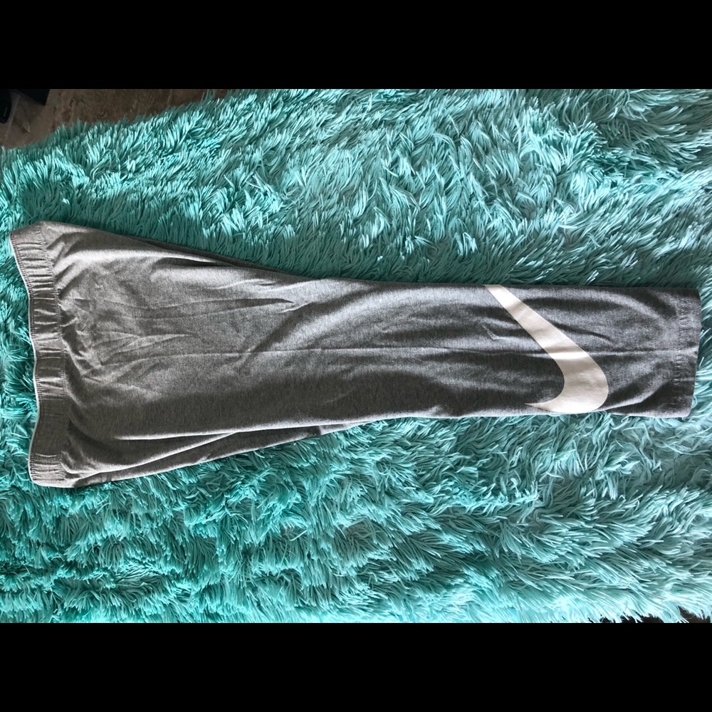 NIKE crop leggings